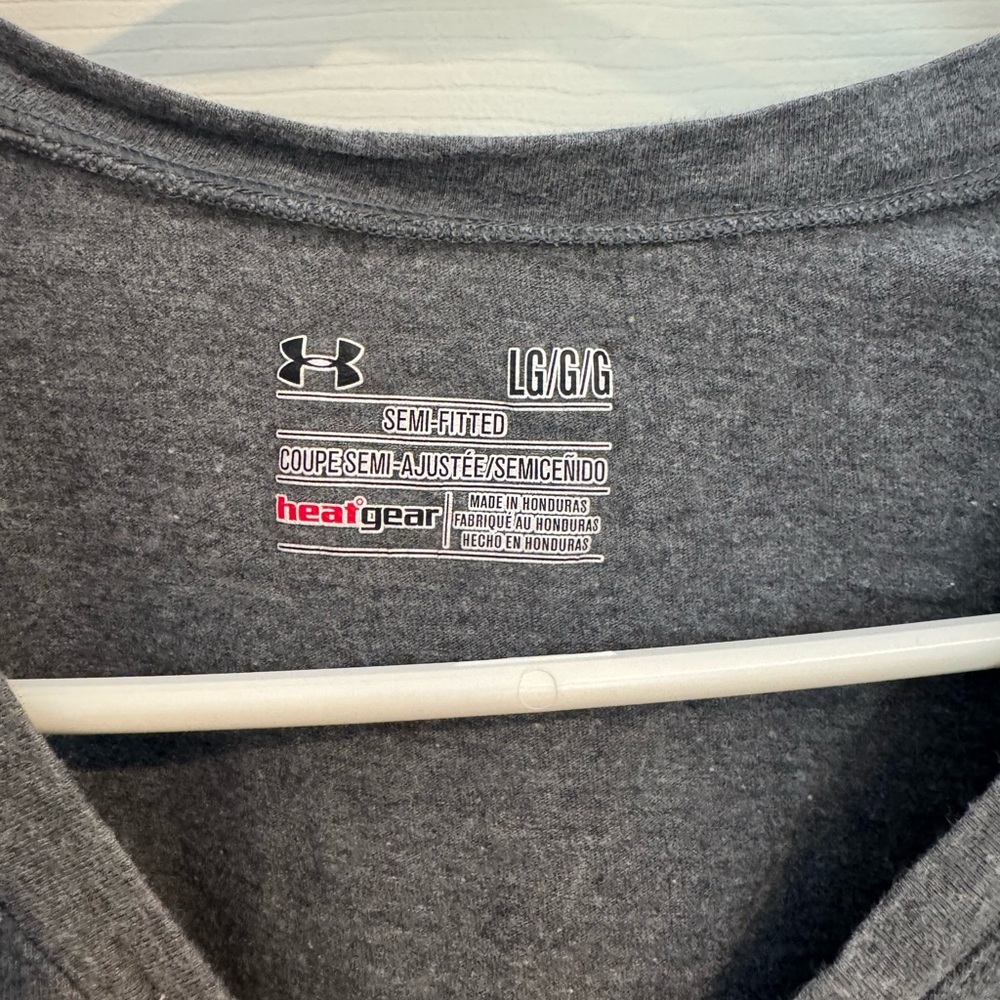 Under Armour Gray V-Neck T-Shirt with Yellow Logo Woman’s - Picture 4 of 4